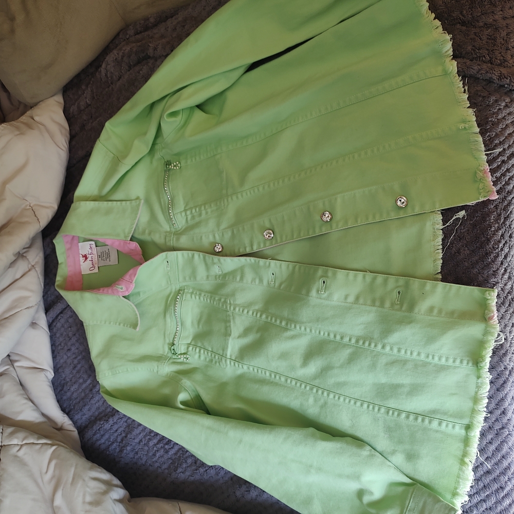 Quacker Factory Green and Pink Collar Shirt